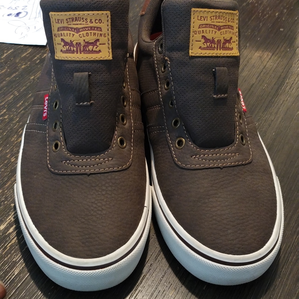 Levi low top